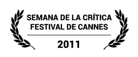 Festivales La inviolabilidad del domicilio se basa en el hombre que aparece empuñando un hacha en la puerta de su casa